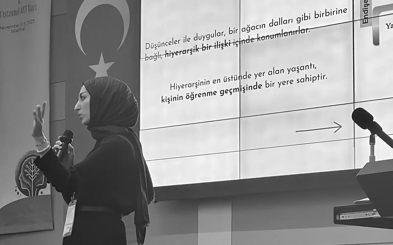 Seher Cömertoğlu Yalçın, 4. İstanbul ACT Günleri'nde konuşma yaparken